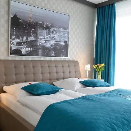 Friends Hotel 4*
