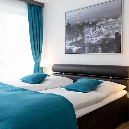 Friends Hotel 4*