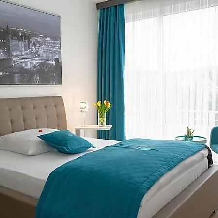 Friends Hotel 4*